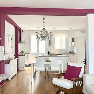Moderno Y Amplio En El Centro De Apartamento